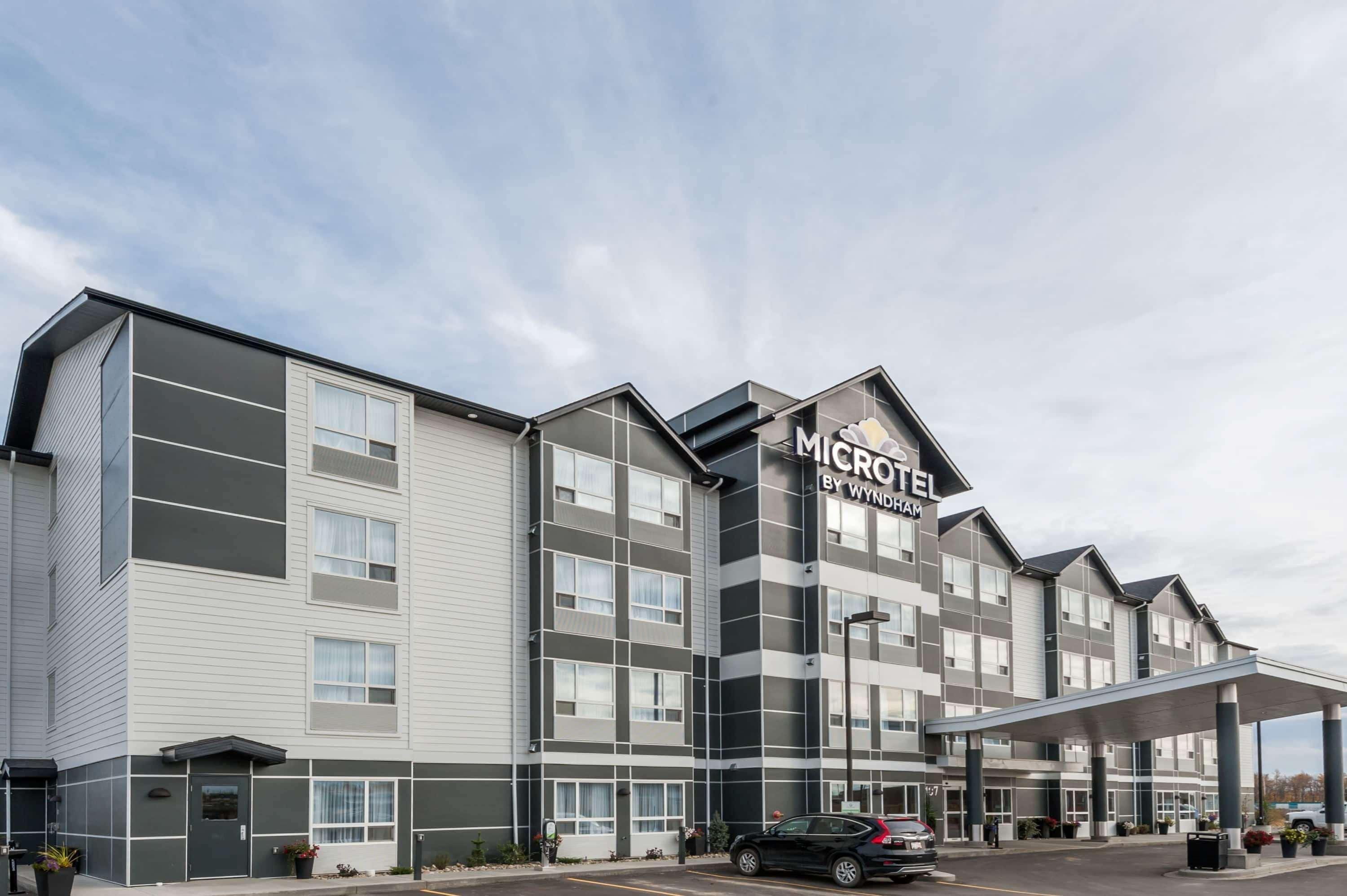 Microtel Inn & Suites By Wyndham Fort Saint John Fort St. John Esterno foto
